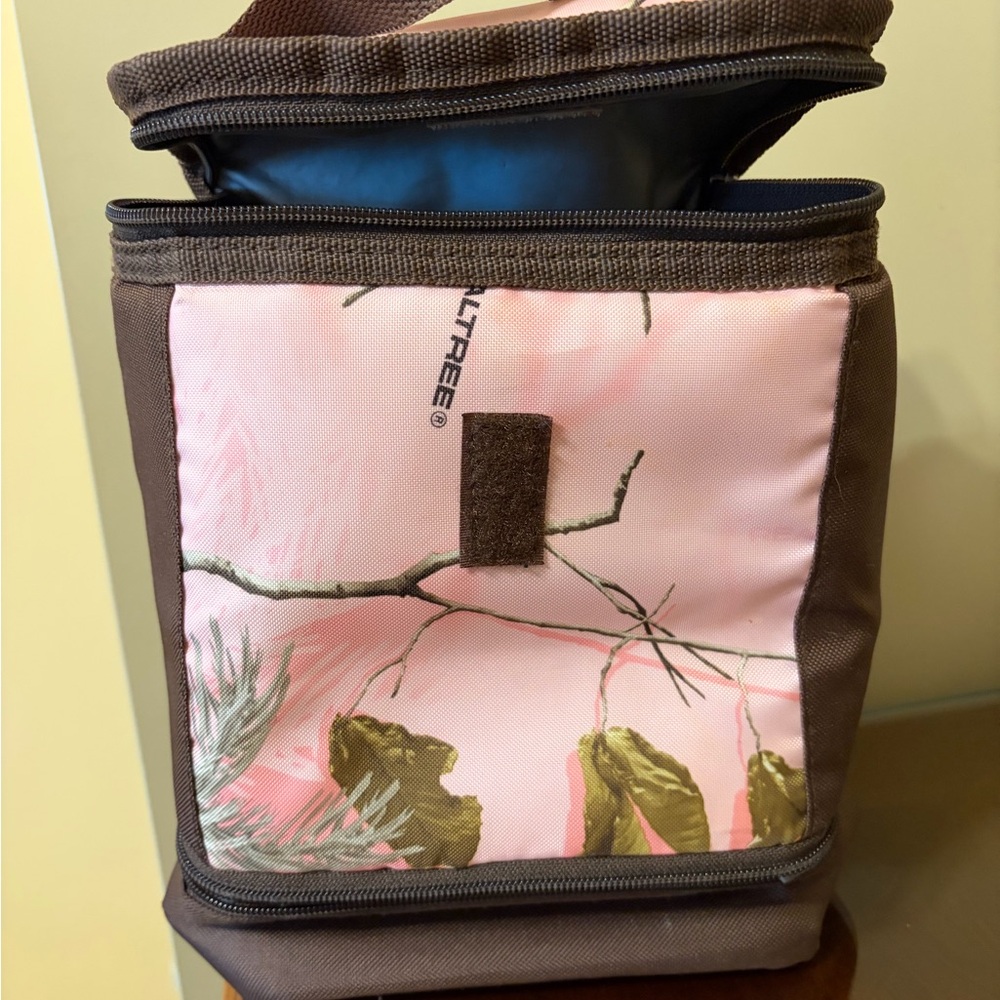 Real tree pink camo lunch bag with 2 zipper compartments